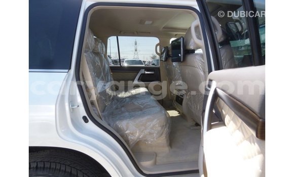 Acheter Import Voiture Toyota Land Cruiser Blanc à Import - Dubai, Namibie Acheter Import Voiture Toyota Land Cruiser Blanc à Import - Dubai, Namibie