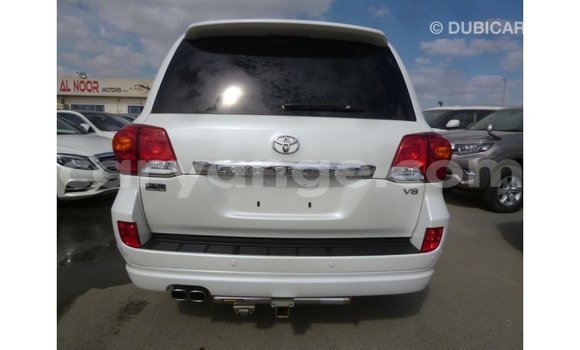 Acheter Import Voiture Toyota Land Cruiser Blanc à Import - Dubai, Namibie Acheter Import Voiture Toyota Land Cruiser Blanc à Import - Dubai, Namibie