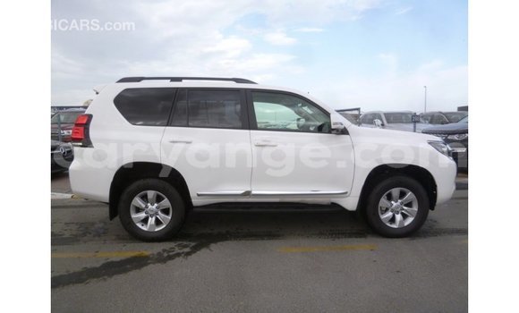 Acheter Import Voiture Toyota Prado Blanc à Import - Dubai, Namibie Acheter Import Voiture Toyota Prado Blanc à Import - Dubai, Namibie