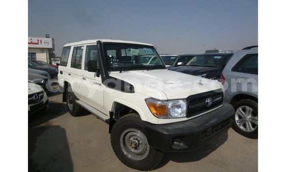 Acheter Import Voiture Toyota Land Cruiser Blanc à Import - Dubai, Namibie Acheter Import Voiture Toyota Land Cruiser Blanc à Import - Dubai, Namibie