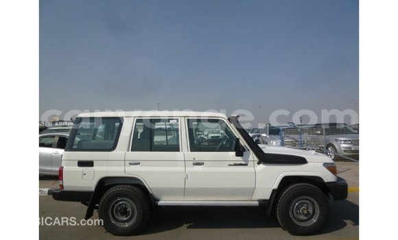 Acheter Import Voiture Toyota Land Cruiser Blanc à Import - Dubai, Namibie Acheter Import Voiture Toyota Land Cruiser Blanc à Import - Dubai, Namibie