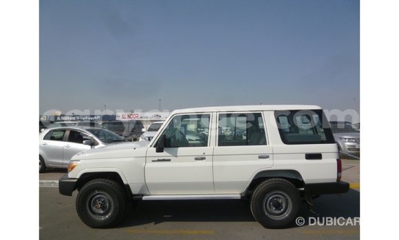 Acheter Import Voiture Toyota Land Cruiser Blanc à Import - Dubai, Namibie Acheter Import Voiture Toyota Land Cruiser Blanc à Import - Dubai, Namibie