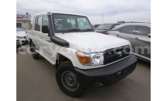 Acheter Import Voiture Toyota Land Cruiser Blanc à Import - Dubai, Namibie Acheter Import Voiture Toyota Land Cruiser Blanc à Import - Dubai, Namibie