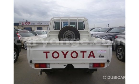 Acheter Import Voiture Toyota Land Cruiser Blanc à Import - Dubai, Namibie Acheter Import Voiture Toyota Land Cruiser Blanc à Import - Dubai, Namibie