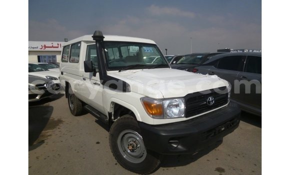 Acheter Import Voiture Toyota Land Cruiser Blanc à Import - Dubai, Namibie Acheter Import Voiture Toyota Land Cruiser Blanc à Import - Dubai, Namibie