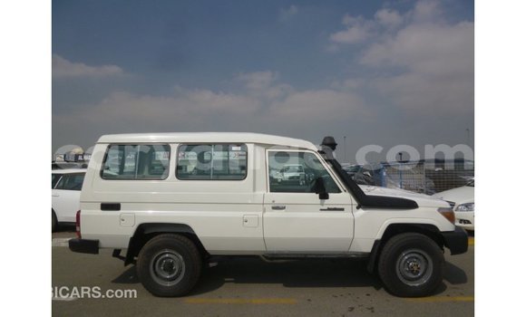 Acheter Import Voiture Toyota Land Cruiser Blanc à Import - Dubai, Namibie Acheter Import Voiture Toyota Land Cruiser Blanc à Import - Dubai, Namibie