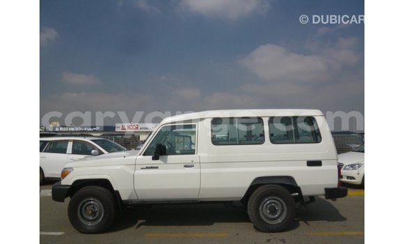Acheter Import Voiture Toyota Land Cruiser Blanc à Import - Dubai, Namibie Acheter Import Voiture Toyota Land Cruiser Blanc à Import - Dubai, Namibie