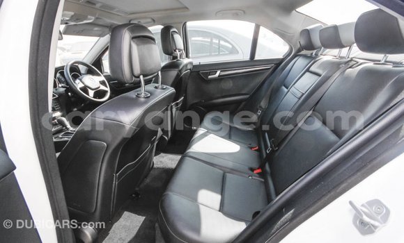 Acheter Import Voiture Mercedes-Benz 200 Blanc à Import - Dubai, Namibie Acheter Import Voiture Mercedes-Benz 200 Blanc à Import - Dubai, Namibie