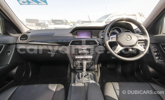 Acheter Import Voiture Mercedes-Benz 200 Blanc à Import - Dubai, Namibie Acheter Import Voiture Mercedes-Benz 200 Blanc à Import - Dubai, Namibie