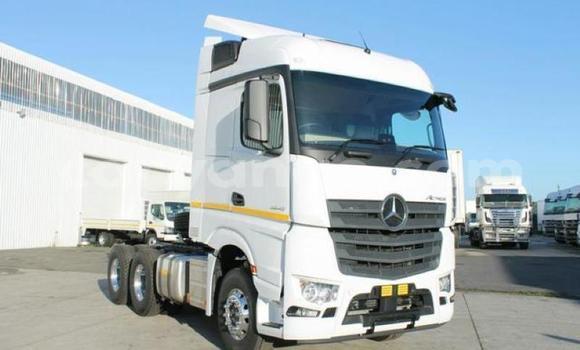 Buy Used Mercedes‒Benz Truck White Truck in Gobabis in Omaheke