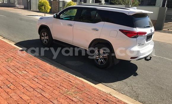 Acheter Occasion Voiture Toyota Fortuner Blanc à Windhoek, Namibie Acheter Occasion Voiture Toyota Fortuner Blanc à Windhoek, Namibie