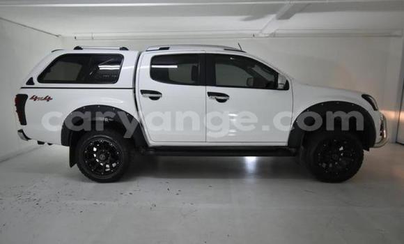 Acheter Occasion Voiture Isuzu KB Blanc à Grootfontein, Namibie Acheter Occasion Voiture Isuzu KB Blanc à Grootfontein, Namibie