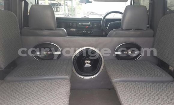 Acheter Occasion Voiture Land Rover Defender Blanc à Windhoek, Namibie Acheter Occasion Voiture Land Rover Defender Blanc à Windhoek, Namibie