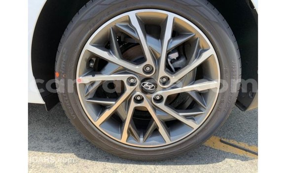 Acheter Import Voiture Hyundai Elantra Blanc à Import - Dubai, Namibie Acheter Import Voiture Hyundai Elantra Blanc à Import - Dubai, Namibie