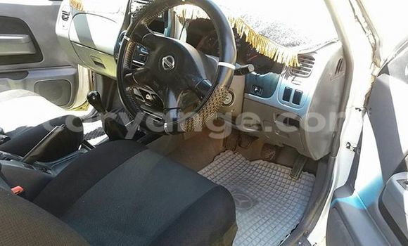 Acheter Occasion Voiture Nissan Hardbody Blanc à Windhoek, Namibie Acheter Occasion Voiture Nissan Hardbody Blanc à Windhoek, Namibie