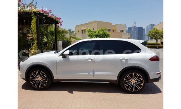 Acheter Import Voiture Porsche Cayenne Blanc à Import - Dubai, Namibie Acheter Import Voiture Porsche Cayenne Blanc à Import - Dubai, Namibie
