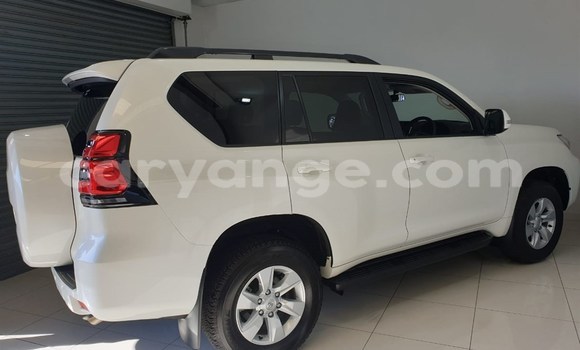 Buy Used Toyota Prado White Car in Karasburg in Karas Buy Used Toyota Prado White Car in Karasburg in Karas