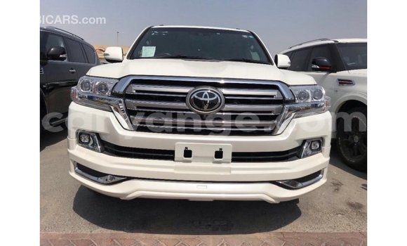 Acheter Import Voiture Toyota Land Cruiser Blanc à Import - Dubai, Namibie Acheter Import Voiture Toyota Land Cruiser Blanc à Import - Dubai, Namibie