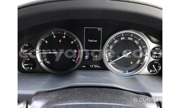 Acheter Import Voiture Toyota Land Cruiser Blanc à Import - Dubai, Namibie Acheter Import Voiture Toyota Land Cruiser Blanc à Import - Dubai, Namibie