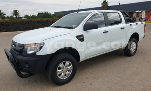 Buy Used Toyota Hilux White Car in Walvis Bay in Namibia Buy Used Toyota Hilux White Car in Walvis Bay in Namibia