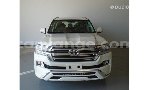 Acheter Import Voiture Toyota Land Cruiser Blanc à Import - Dubai, Namibie Acheter Import Voiture Toyota Land Cruiser Blanc à Import - Dubai, Namibie