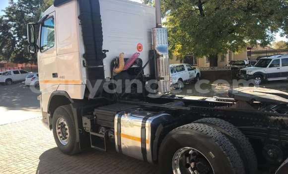 Buy Used Volvo FH10 White Truck in Windhoek in Namibia Buy Used Volvo FH10 White Truck in Windhoek in Namibia