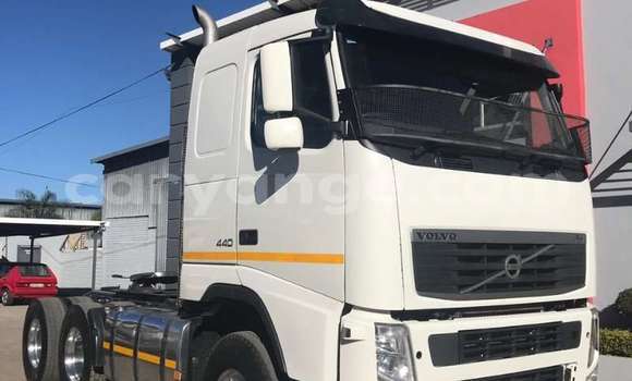 Buy Used Volvo FH10 White Truck in Windhoek in Namibia Buy Used Volvo FH10 White Truck in Windhoek in Namibia