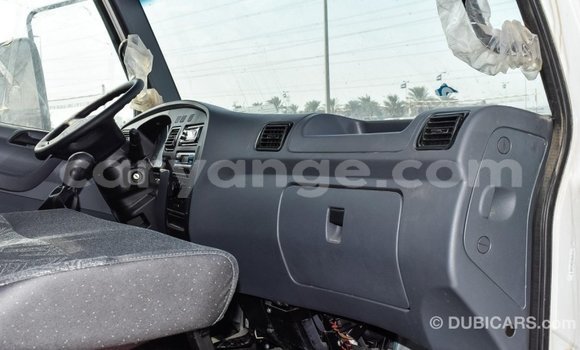 Acheter Import Voiture Mercedes-Benz 190 Blanc à Import - Dubai, Namibie Acheter Import Voiture Mercedes-Benz 190 Blanc à Import - Dubai, Namibie