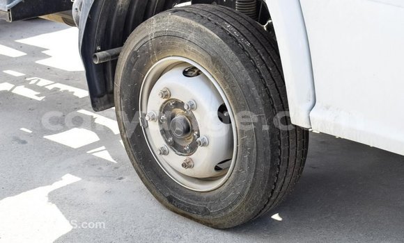 Acheter Import Voiture Mercedes-Benz 190 Blanc à Import - Dubai, Namibie Acheter Import Voiture Mercedes-Benz 190 Blanc à Import - Dubai, Namibie