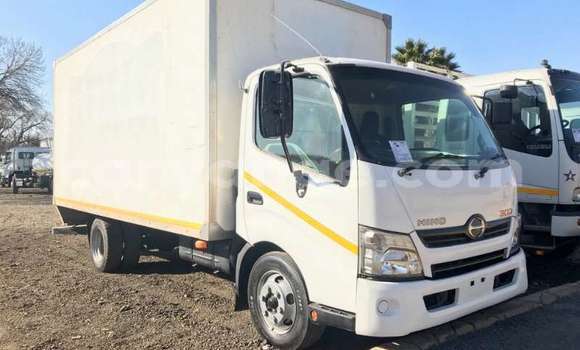 Buy Used Hino 300 Series White Truck in Windhoek in Namibia