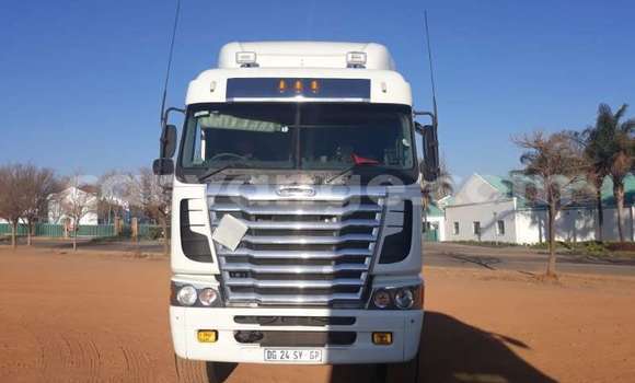 Buy Used Freightliner 90 Cum 500 White Truck in Windhoek in Namibia Buy Used Freightliner 90 Cum 500 White Truck in Windhoek in Namibia