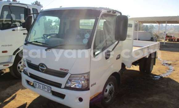 Buy Used Hino 300 Series White Truck in Bethanien in Karas Buy Used Hino 300 Series White Truck in Bethanien in Karas