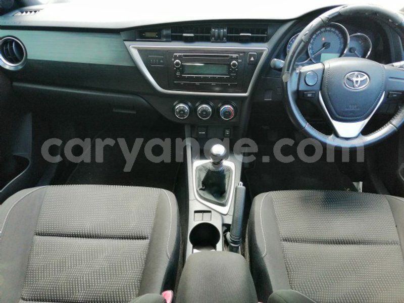 Big with watermark 2013 toyota auris 6