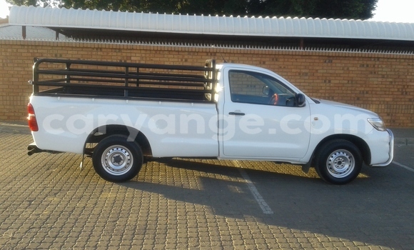 Acheter Occasion Voiture Toyota Hilux Blanc à Windhoek, Namibie Acheter Occasion Voiture Toyota Hilux Blanc à Windhoek, Namibie