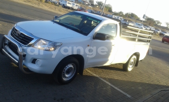 Acheter Occasion Voiture Toyota Hilux Blanc à Windhoek, Namibie Acheter Occasion Voiture Toyota Hilux Blanc à Windhoek, Namibie