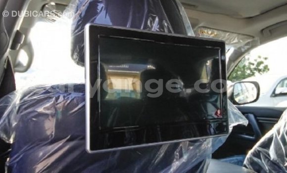 Acheter Import Voiture Toyota Land Cruiser Blanc à Import - Dubai, Namibie Acheter Import Voiture Toyota Land Cruiser Blanc à Import - Dubai, Namibie