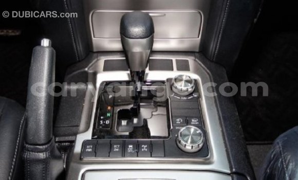 Acheter Import Voiture Toyota Land Cruiser Blanc à Import - Dubai, Namibie Acheter Import Voiture Toyota Land Cruiser Blanc à Import - Dubai, Namibie