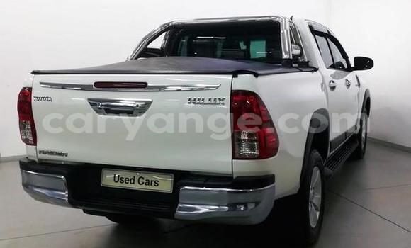 Buy Used Toyota Hilux White Car in Gobabis in Omaheke Buy Used Toyota Hilux White Car in Gobabis in Omaheke