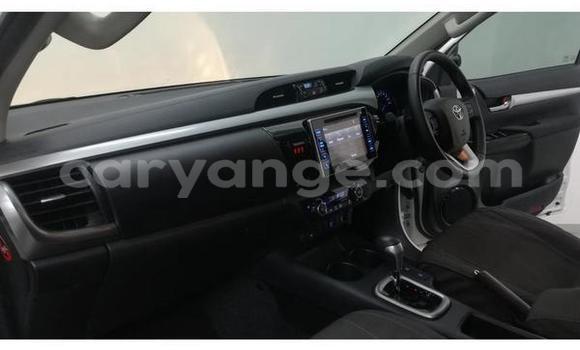 Buy Used Toyota Hilux White Car in Gobabis in Omaheke Buy Used Toyota Hilux White Car in Gobabis in Omaheke