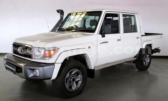 Buy Used Toyota Land Cruiser Silver Car in Gobabis in Omaheke Buy Used Toyota Land Cruiser Silver Car in Gobabis in Omaheke