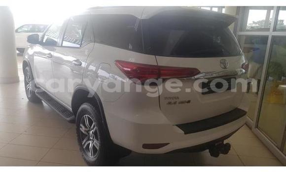Acheter Occasion Voiture Toyota Hilux Blanc à Gobabis, Omaheke Acheter Occasion Voiture Toyota Hilux Blanc à Gobabis, Omaheke