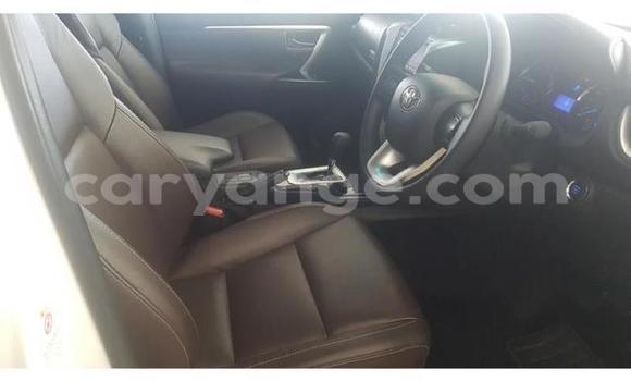 Acheter Occasion Voiture Toyota Hilux Blanc à Gobabis, Omaheke Acheter Occasion Voiture Toyota Hilux Blanc à Gobabis, Omaheke