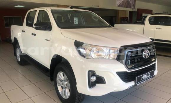 Buy Used Toyota Hilux White Car in Gobabis in Omaheke Buy Used Toyota Hilux White Car in Gobabis in Omaheke