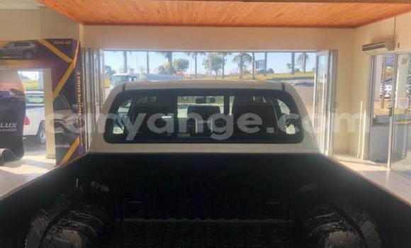 Buy Used Toyota Hilux White Car in Gobabis in Omaheke Buy Used Toyota Hilux White Car in Gobabis in Omaheke