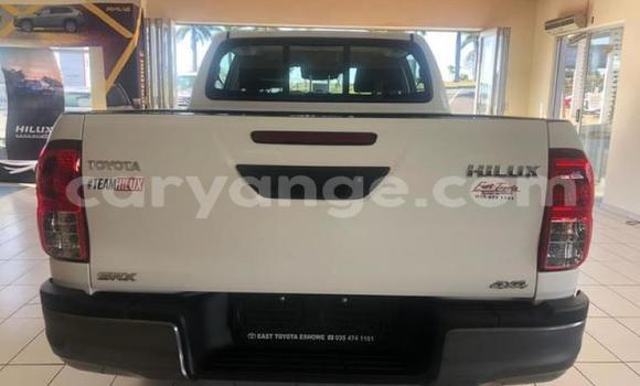 Buy Used Toyota Hilux White Car in Gobabis in Omaheke Buy Used Toyota Hilux White Car in Gobabis in Omaheke
