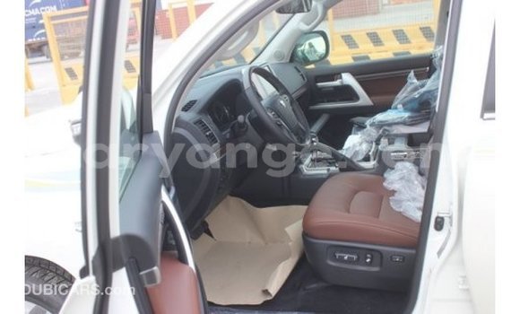 Acheter Import Voiture Toyota Land Cruiser Blanc à Import - Dubai, Namibie Acheter Import Voiture Toyota Land Cruiser Blanc à Import - Dubai, Namibie