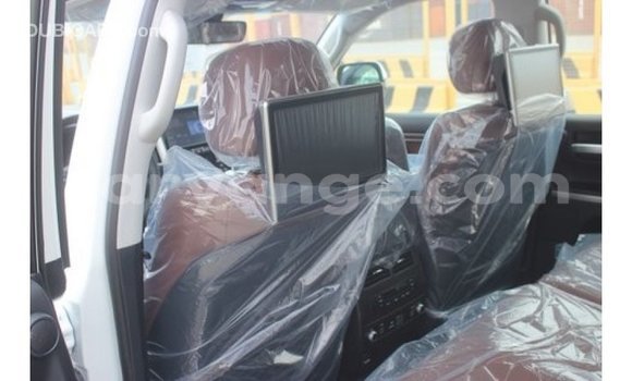 Acheter Import Voiture Toyota Land Cruiser Blanc à Import - Dubai, Namibie Acheter Import Voiture Toyota Land Cruiser Blanc à Import - Dubai, Namibie