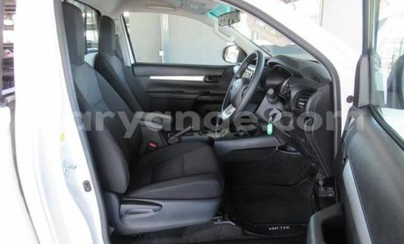 Acheter Occasion Voiture Toyota Hilux Blanc à Windhoek, Namibie Acheter Occasion Voiture Toyota Hilux Blanc à Windhoek, Namibie