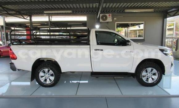 Acheter Occasion Voiture Toyota Hilux Blanc à Windhoek, Namibie Acheter Occasion Voiture Toyota Hilux Blanc à Windhoek, Namibie