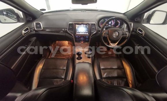 Acheter Occasion Voiture Jeep Grand Cherokee Blanc à Windhoek, Namibie Acheter Occasion Voiture Jeep Grand Cherokee Blanc à Windhoek, Namibie